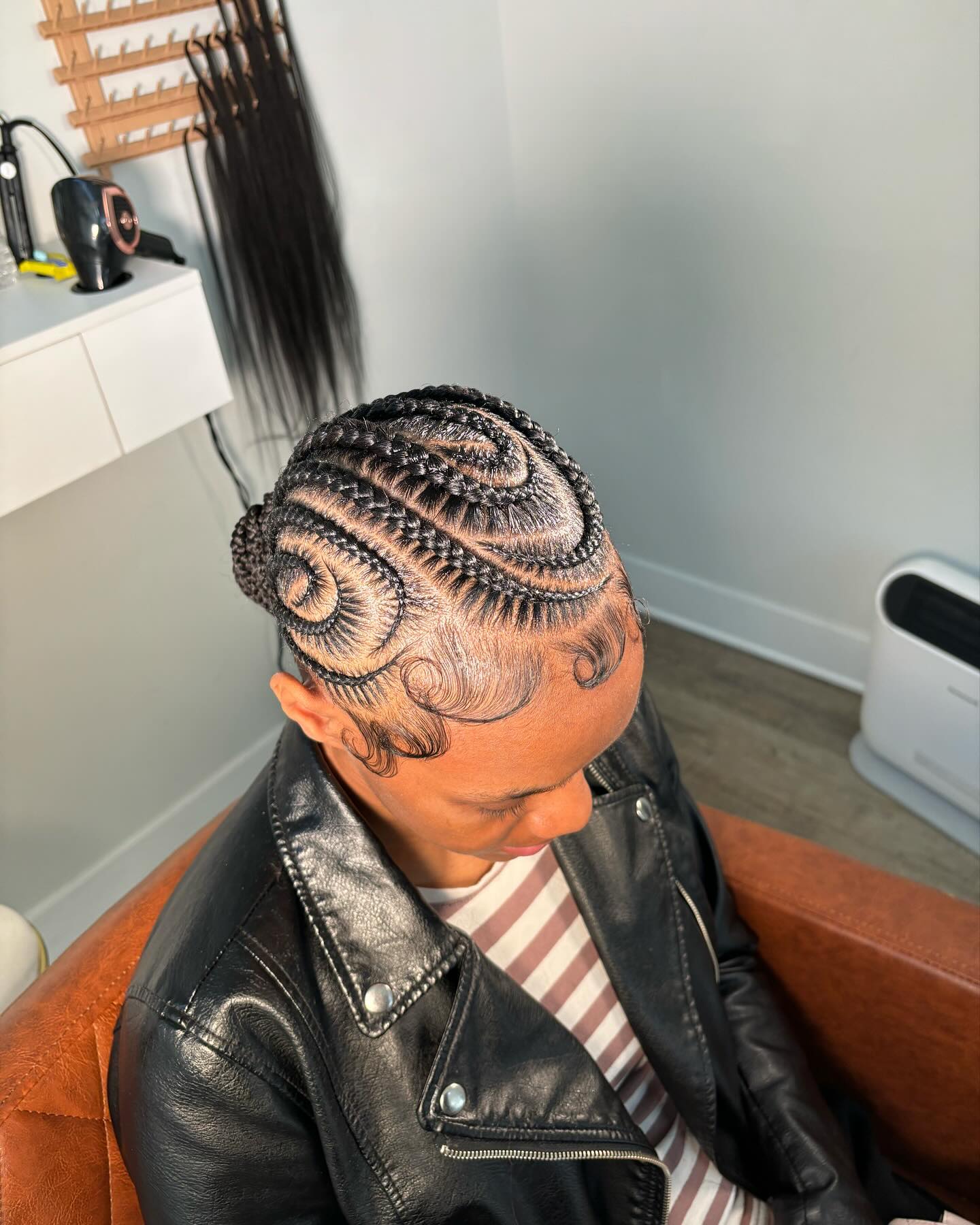 Couture freestyle avec un chignon